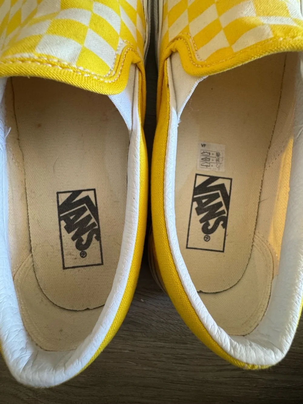 Vans women 7.5 yellow and White Checkerboard Slip-On Sneakers, excellent find - Picture 4 of 5